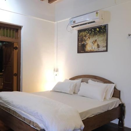 Hotel Ashirwad Джунагад Екстериор снимка