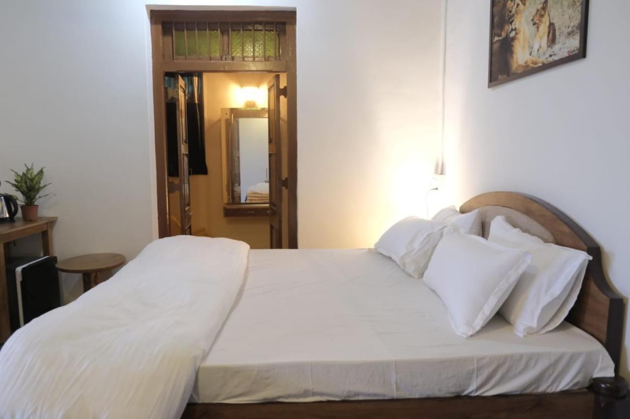 Hotel Ashirwad Джунагад Екстериор снимка