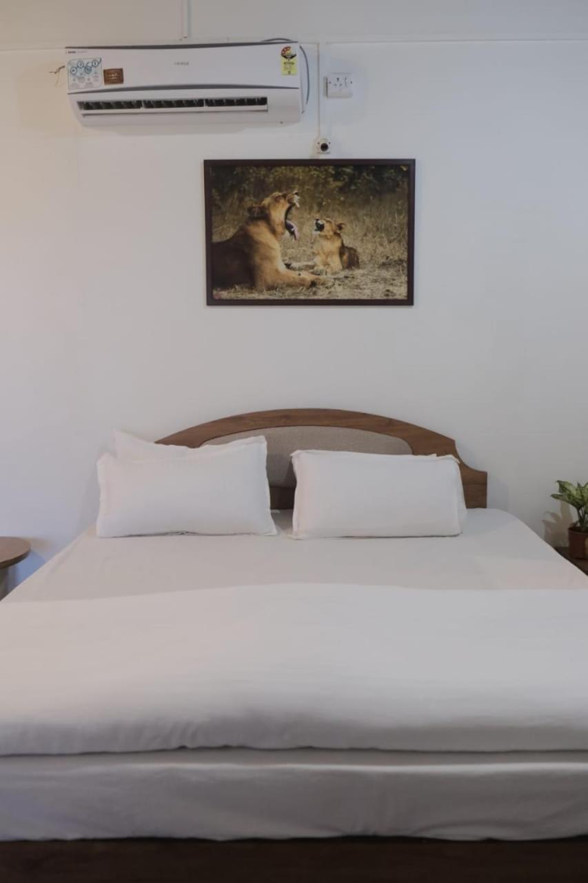 Hotel Ashirwad Джунагад Екстериор снимка